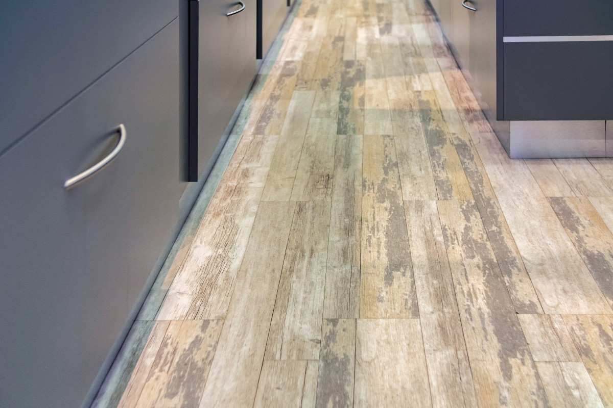 Carrousel_un-sol-vinyle-authentique-dans-une-bijouterie_3