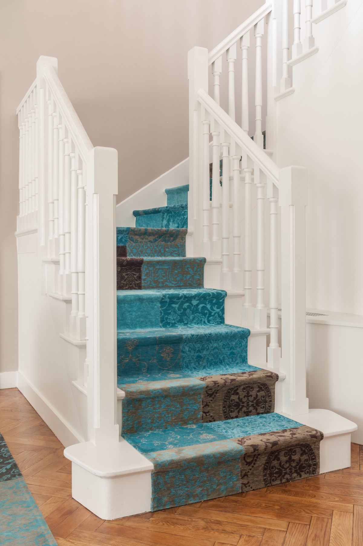 Image_text_1_un-tapis-sur-mesure-pour-coordonner-salon-et-descente-descalier