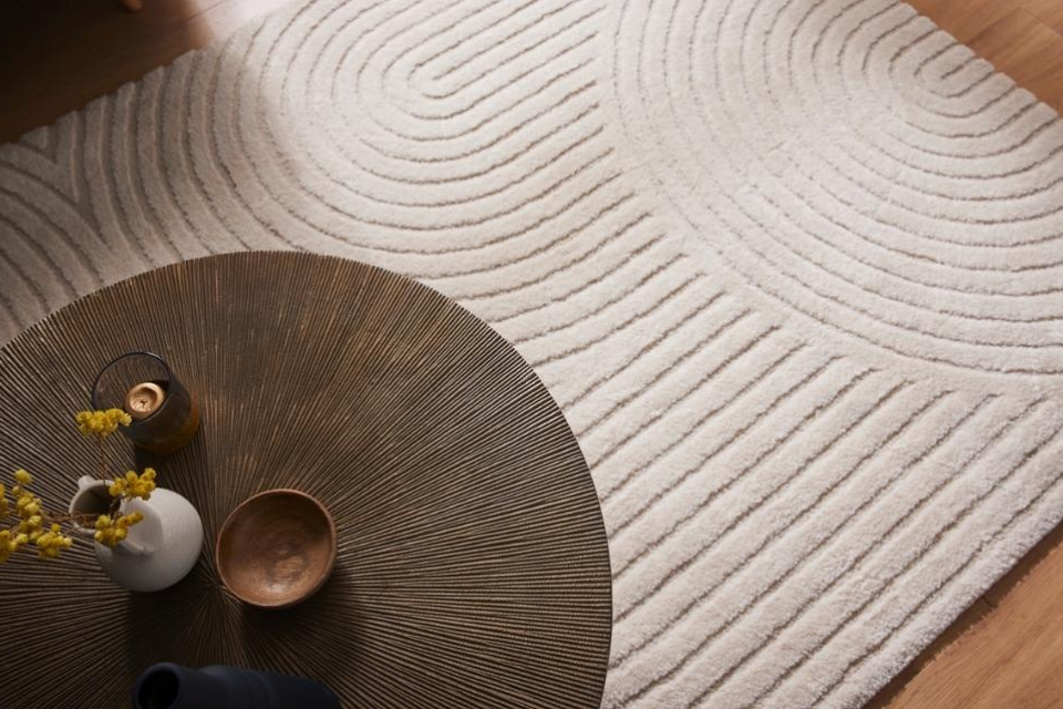 Quel tapis mettre sous une table ronde ?