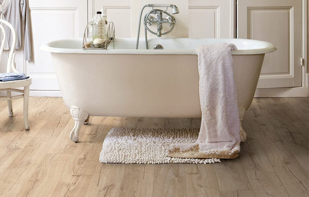 Stratifié effet bois salle de bain 