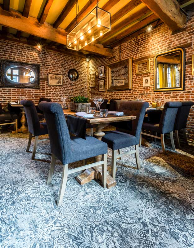 Image_text_1_une-moquette-de-caractere-dans-un-restaurant-gastronomique