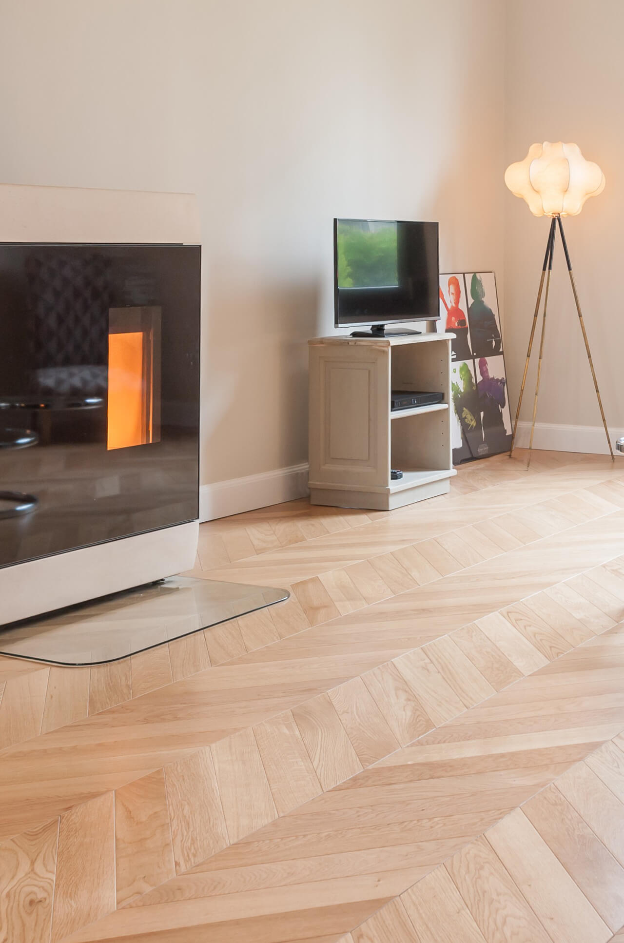 Projet_réalisé_motifs-carreaux-de-ciment-et-parquet-chevron-pour-une-alliance-de-gout