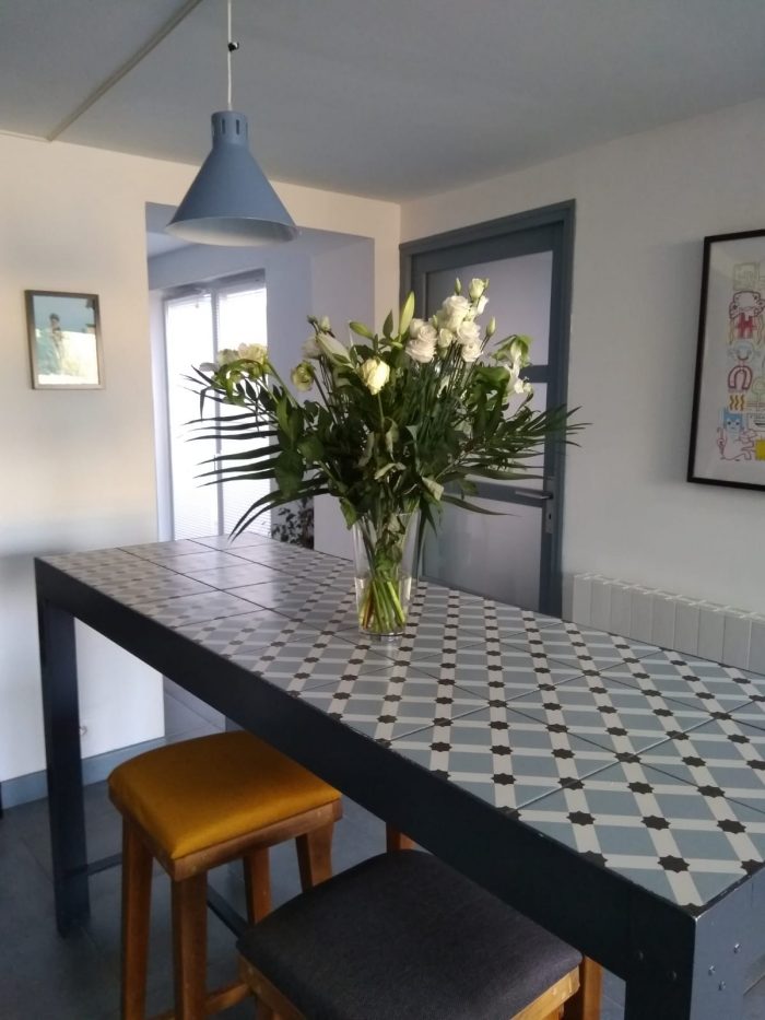carrousel_1_une-table-diy-en-carreaux-de-ciment