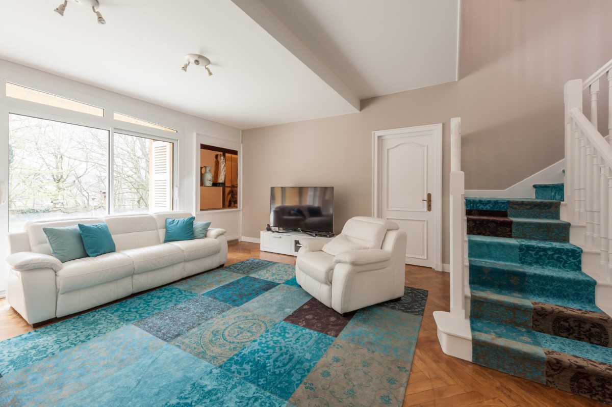 Carrousel_un-tapis-sur-mesure-pour-coordonner-salon-et-descente-descalier_5