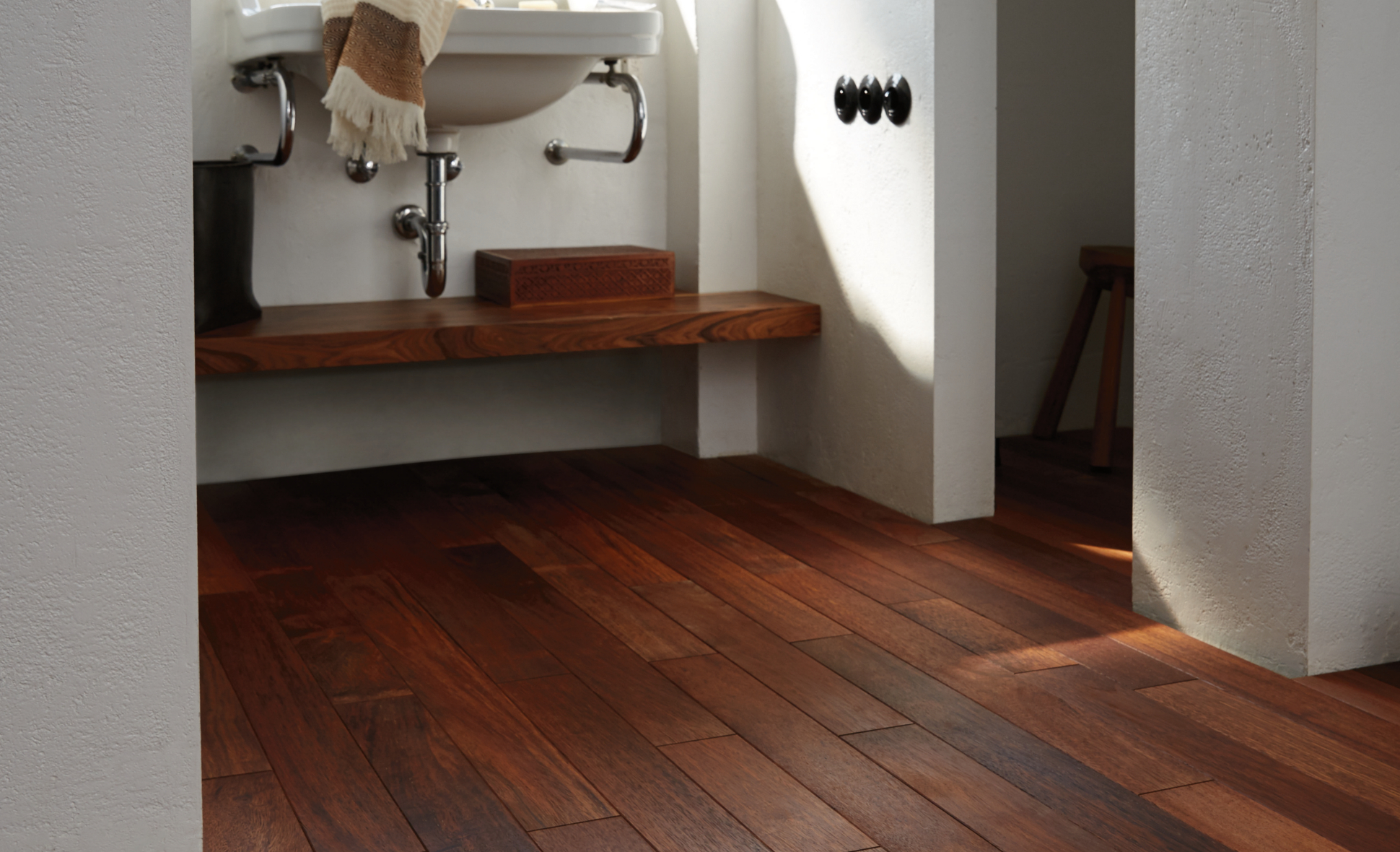 parquet-massif-90-merbau-salle-de-bain-saint-maclou-1