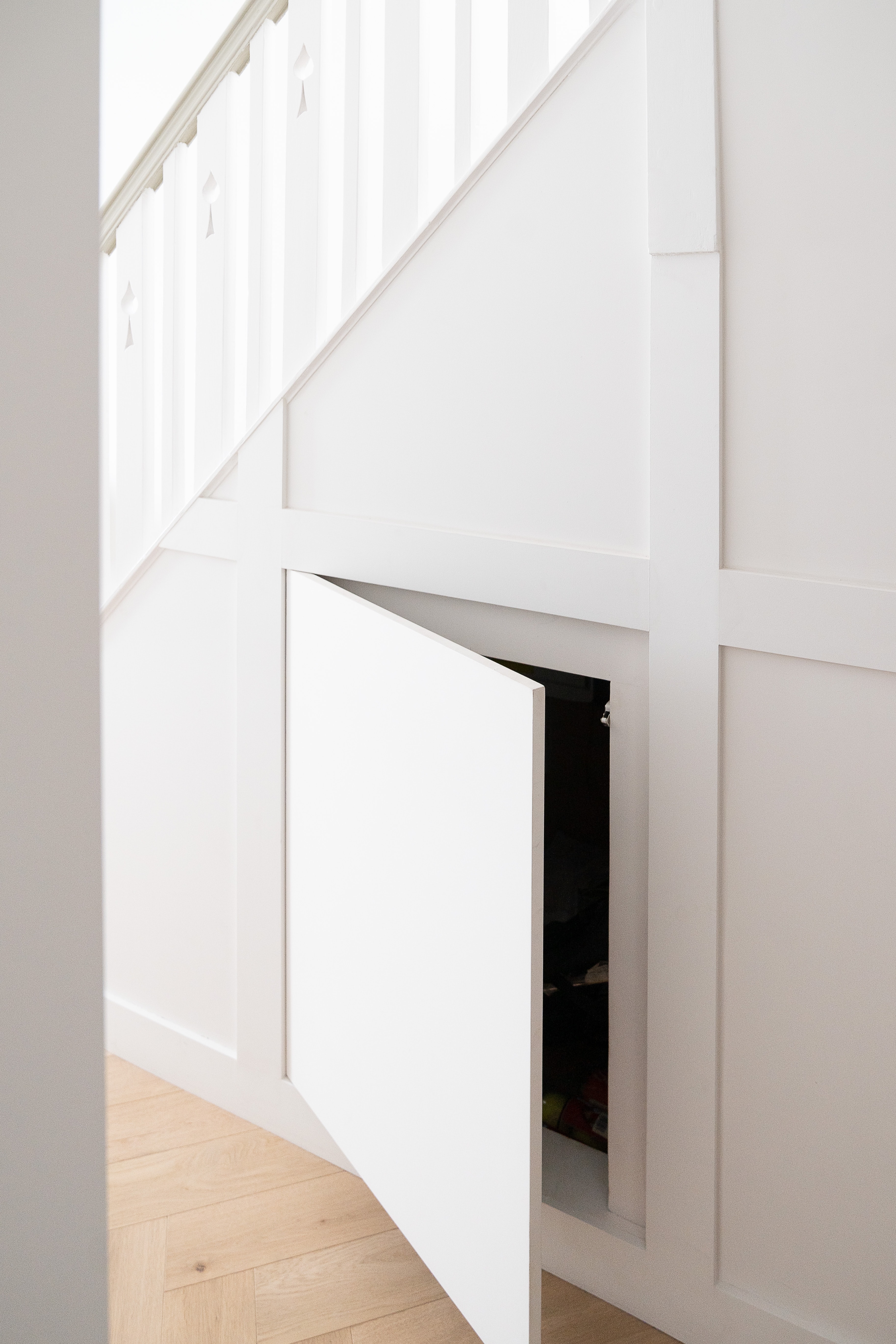 sous l'escalier