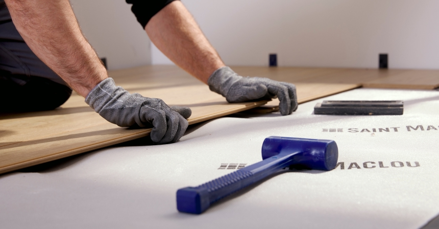 Pose de sol stratifié